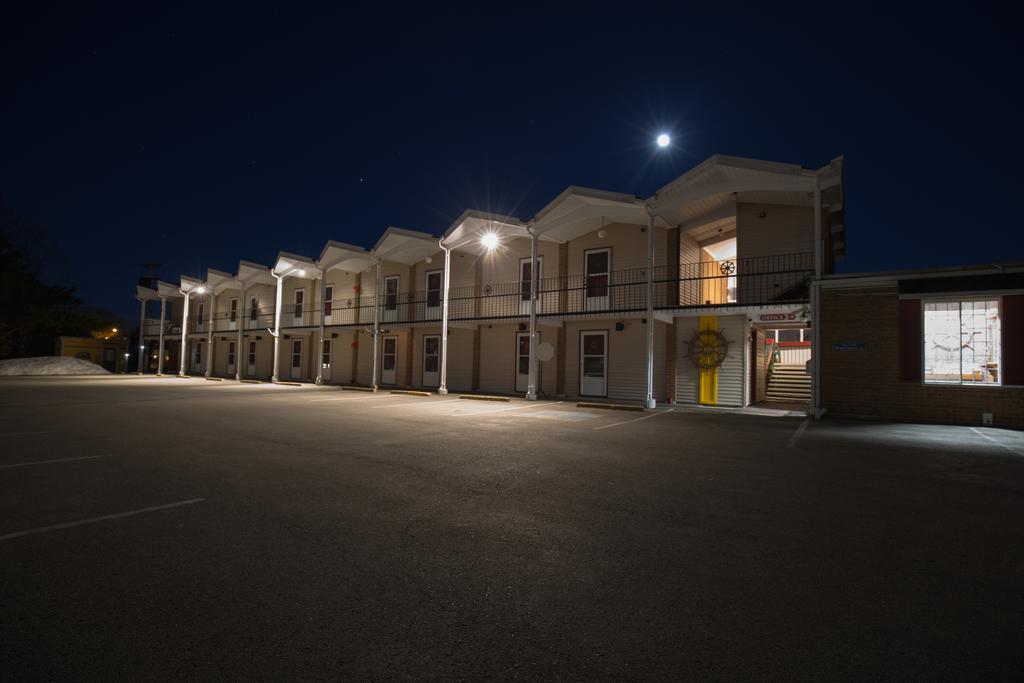 Wheelhouse Motel Луненберг Экстерьер фото