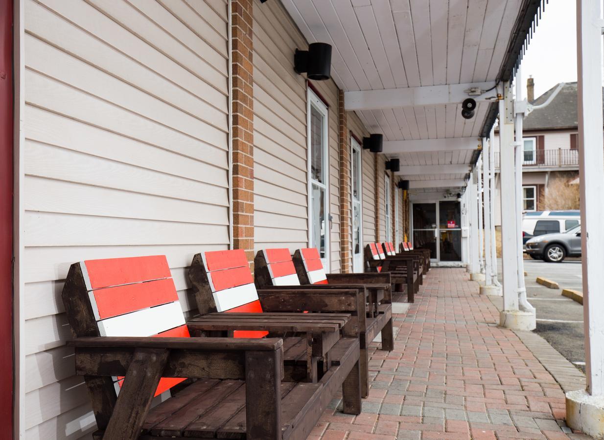 Wheelhouse Motel Луненберг Экстерьер фото